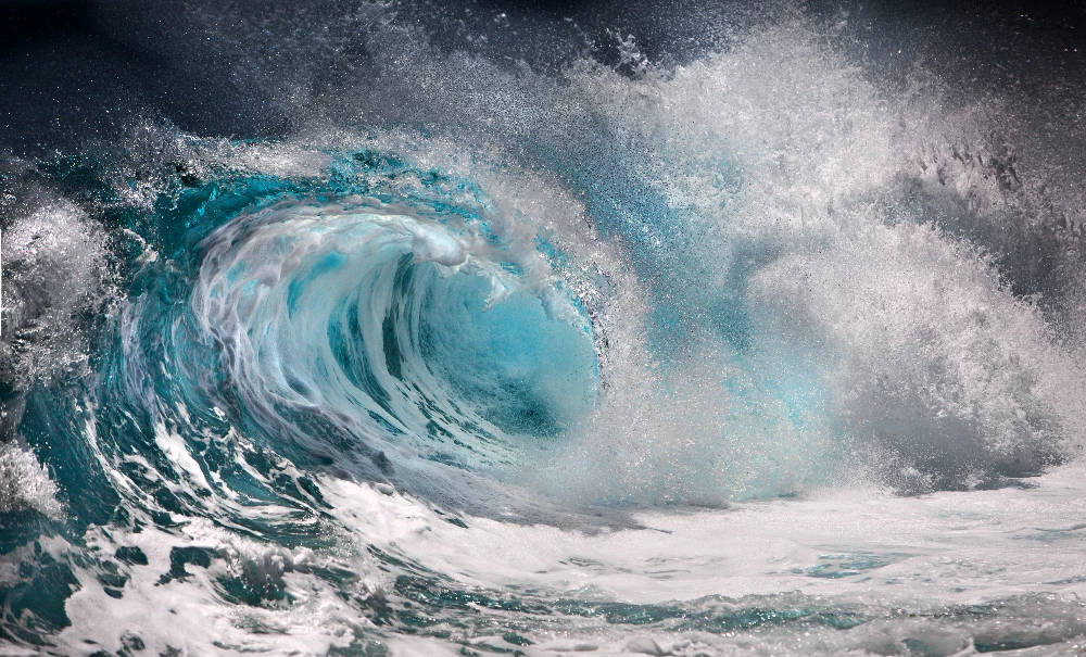 dreamstime_40816765 Giant breaking wave